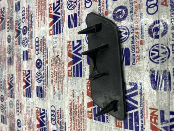 4F0955276B | Audi A6 Sağ Far Yıkama Kapağı VAG