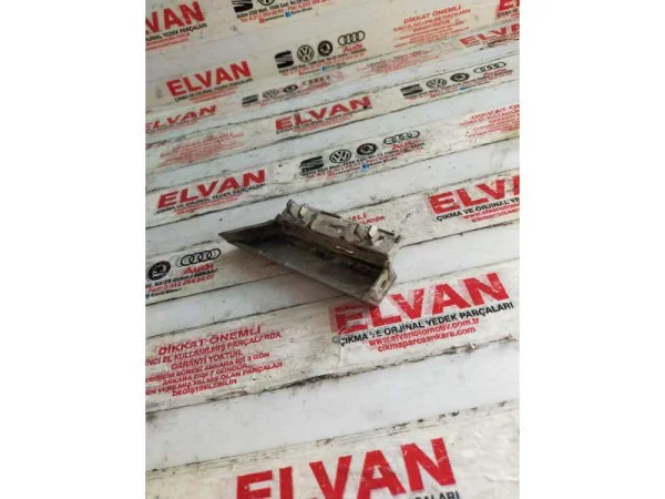 3G0853991 | Sol Ön Çamurluk Çıtası VAG