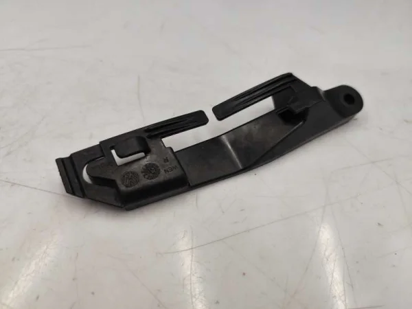 3G5857782 | VW Passat Sağ Arka Emniyet Kemeri Halat Yuvası VAG
