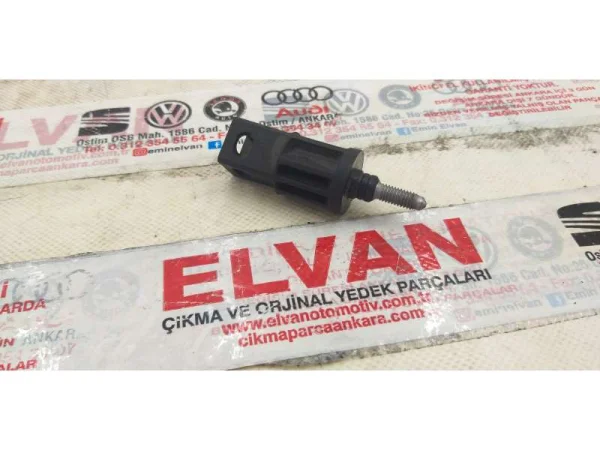 8E0945246A | Stop Sabitleme Civatası | Audi A3, A4, A5, RS 3 - Seat Leon VAG