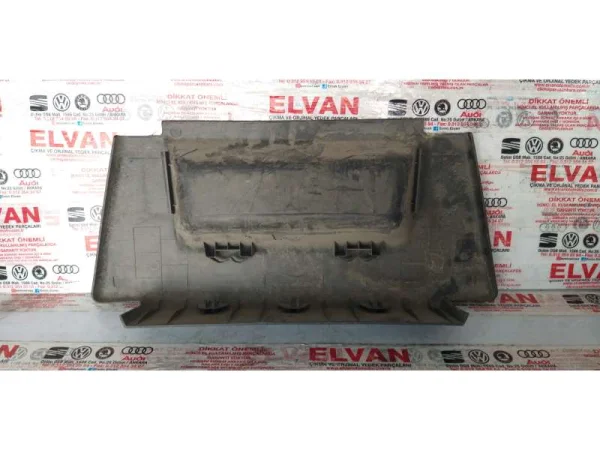 7H0881697C | VW Transporter Arka Koltuk Yan Plastik Kapağı VAG