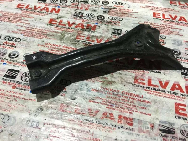1T0805567A | VW Touran Ön Panel Orta Parçası VAG