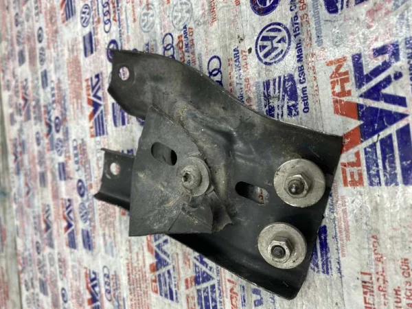 5C6805567 | VW Jetta Ön Panel Kilit Sacı VAG