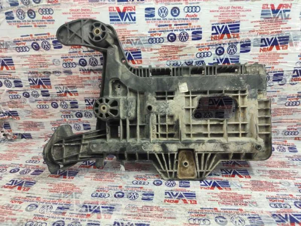 1K0915333 | Akü Alt Braketi | VW Touran - Audi A3 VAG