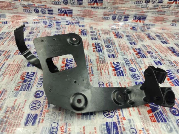 8W0145879B | Audi A4 Ek Su Pompası Braketi VAG