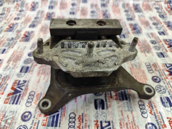 8W0399118C | Audi A4 Şanzıman Alt Kulağı VAG