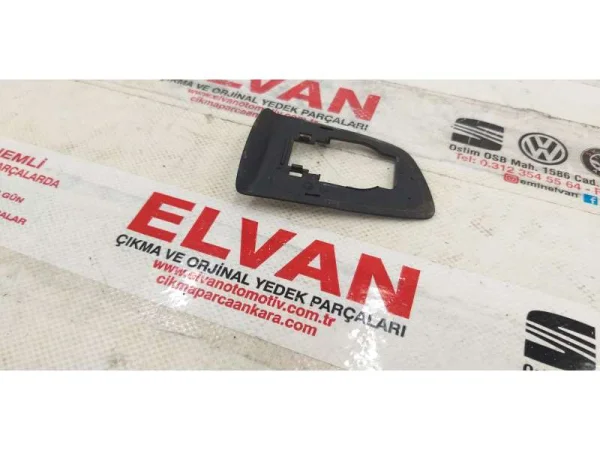 1K8837087A | Ön Sol Kapı Kolu Kapağı Alt Contası | VW Golf, Scirocco - Skoda Superb VAG