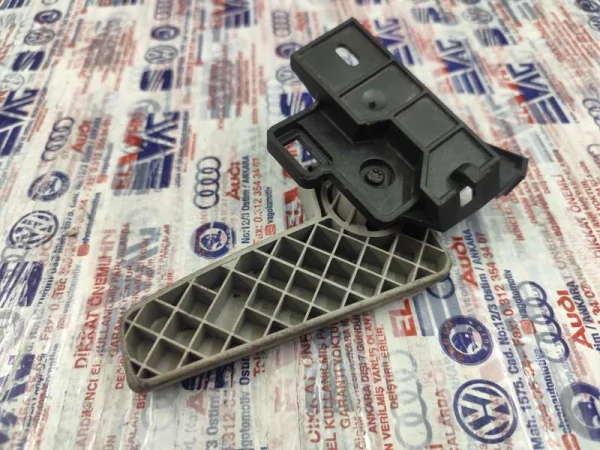517823633B | Kaput Açma Kolu | VW Golf, Tiguan, Touran - Seat Alhambra VAG