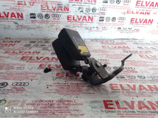 8V0857739A | Arka Sol Emniyet Kemeri Tokası | VW E-Golf, Golf, Passat - Audi A3 - Skoda Octavia VAG