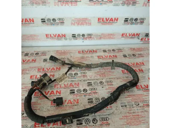 8W0971824E | Audi A4 Kablo Kanalı VAG