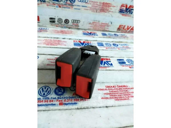 8J8857739H | Arka Emniyet Kemeri Tokası | VW Golf, Scirocco - Audi A3, TT VAG