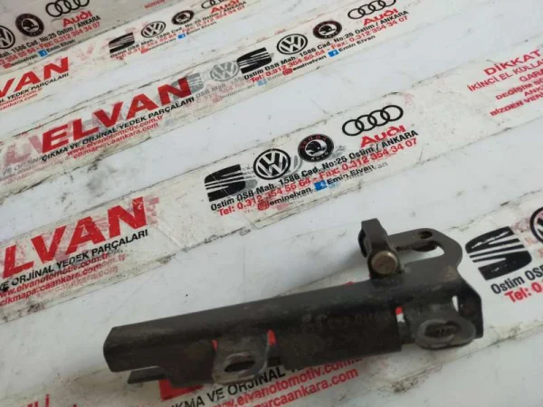 7H0843648C | VW Transporter Sürgülü Kapı Alt Makaralı Kılavuz VAG