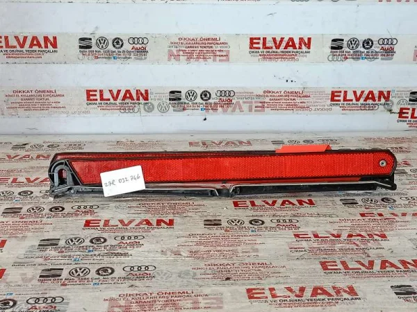 27R032746 | Üçgen Reflektör VAG