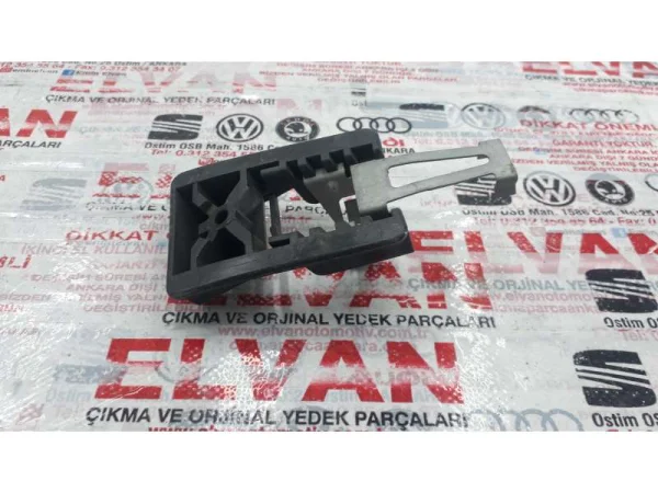 1K0858774A | Sağ Güneşlik Tutucu Yuvası | VW Bora, Golf, Jetta, Passat VAG