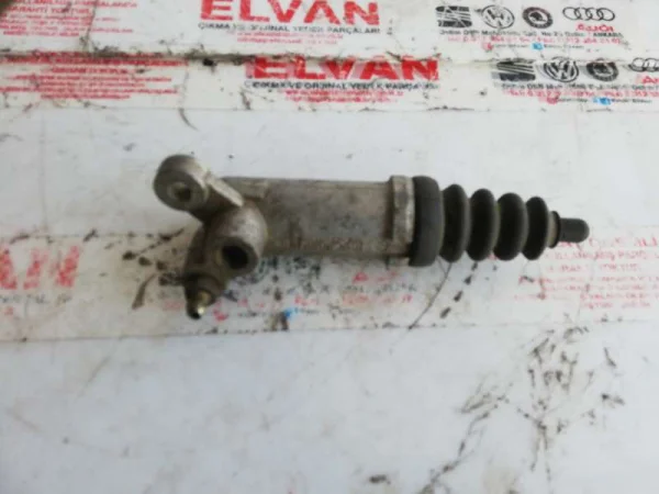 893721261A | Audi 100 Serisi Debriyaj Alt Merkezi VAG
