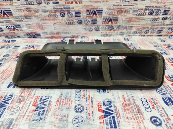 6R1815077A | VW Polo Havalandırma Ara Parçası VAG