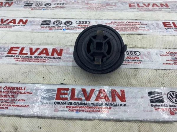 038115301A | VW Transporter Yağ Dolum Borusu VAG