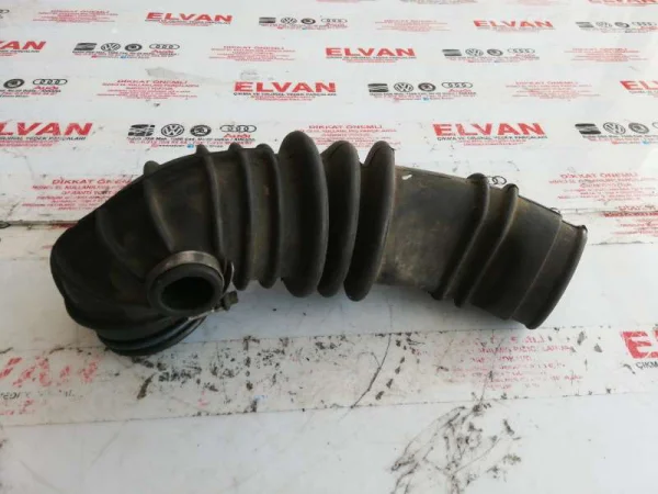 069129627E | Audi 100 Serisi İntercooler Hortumu VAG