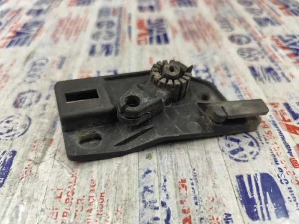 1J1823633 | Kaput Açma Kolu Braketi VAG