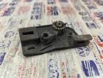 1J1823633 | Kaput Açma Kolu Braketi - 1