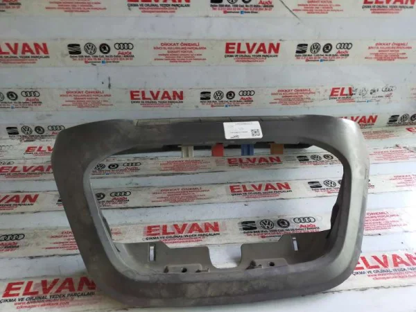 2H0857211F | VW Amarok Orta Konsol Paneli VAG