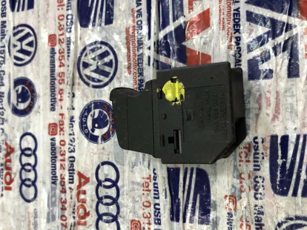 1M0959855 | Seat Leon Sağ Arka Kapı Cam Açma Düğmesi VAG
