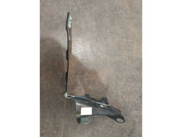 3C0853231C | Marşpiyel Braketi | VW CC, Passat VAG
