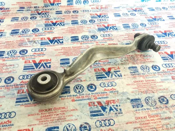 4D0407512F | Üst Sağ Salıncak VAG