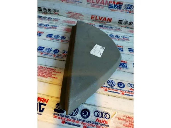 7E1858035 | VW Transporter Göğüs Yan Kapağı VAG