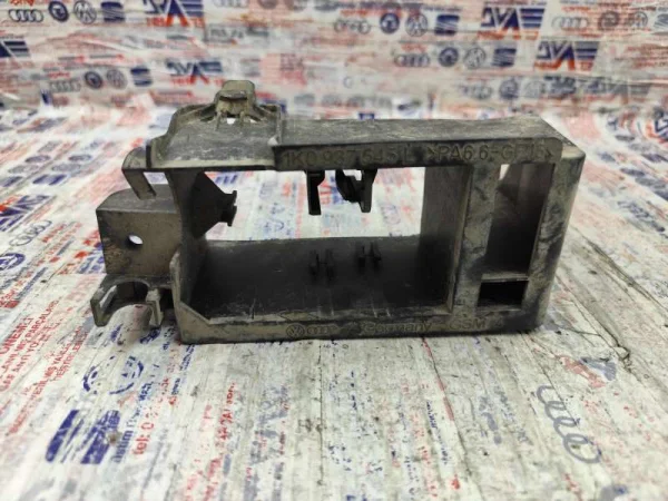 1K0937545L | Koltuk Altı Fiş Yuvası | VW Golf, Jetta, Vento - Seat Altea, Leon - Skoda Octavia VAG