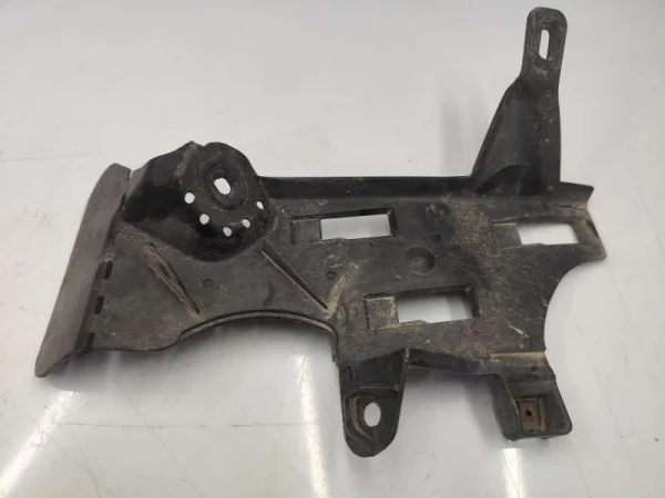 5C1864767 | Ayak Dayama Braketi | VW Jetta, Passat VAG