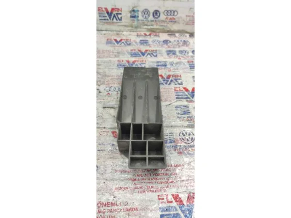 5C6857956 | VW Jetta Orta Konsol Bağlantı Ayağı VAG