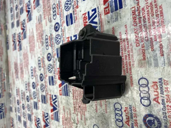 8T1857289B | Audi A5 Gösterge Paneli Montaj Braketi VAG