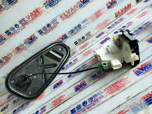 8W8837915 | Audi A5 İç Kapı Kilit Kapağı VAG
