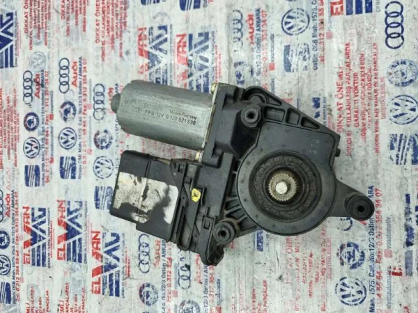 0130821696 | Sağ Arka Cam Motoru VAG