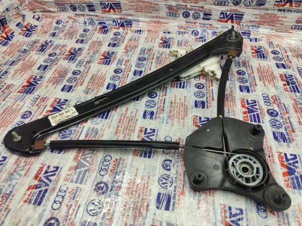 5G4839462C | VW Golf Arka Sağ Cam Krikosu VAG