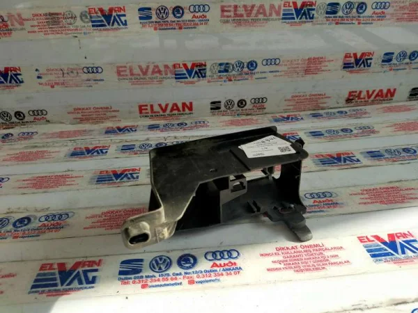 5K0937546 | VW Golf Sağ Ön Koltuk Fiş Tutucu Braketi VAG