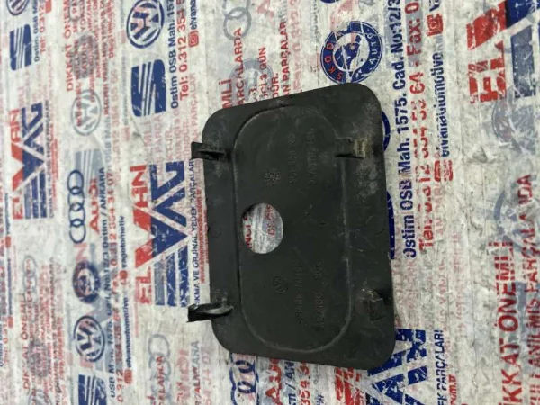 5C6858183 | VW Jetta Bagaj Kilit Erişim Kapağı VAG