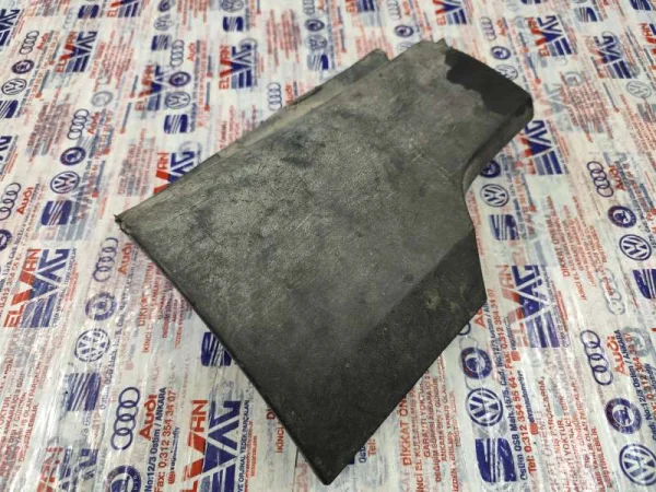 3C0853897 | Sol Marşpiyel Kapağı VAG