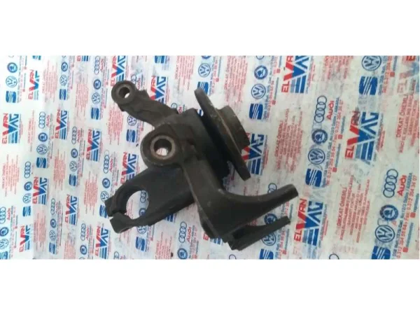 6Q0407256R | VW Polo Sağ Aks Taşıyıcısı VAG