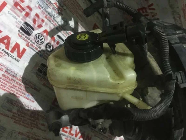 7L8611349 | Audi Q7 Fren Hidrolik Depo Kapağı VAG