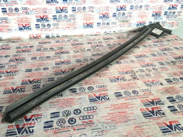 3C8837472B | Sağ Ön Kapı Cam Koruyucu Fitili | VW CC, Passat VAG