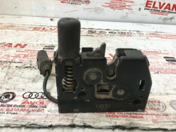 8X0823509B | Audi A1 Kaput Kilidi VAG