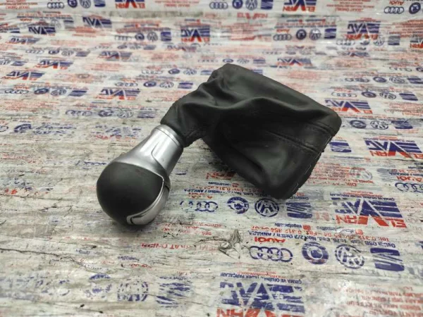 8V1713139G | Audi A3 Otomatik Vites Topuzu VAG