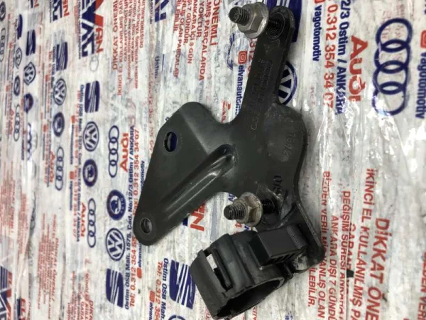 8K0121313B | Elektromanyetik Valf Braketi | Audi A4, A5, Q5 VAG