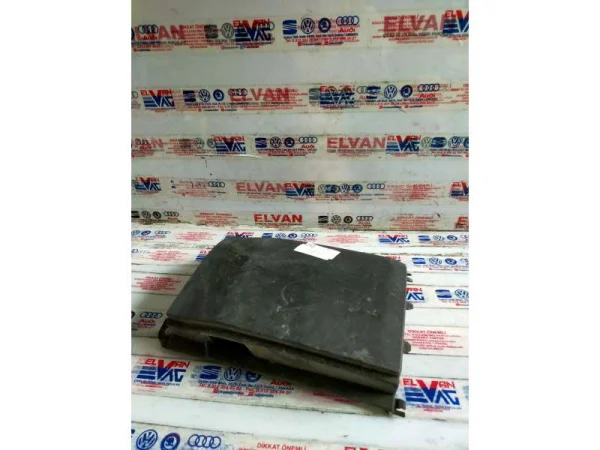 7H0807322D | VW Transporter Sağ Arka Stop Alt Kaplaması VAG