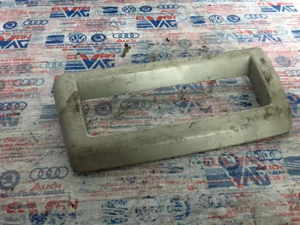 7H1857153 | VW Transporter Ön Göğüs Kaplaması VAG