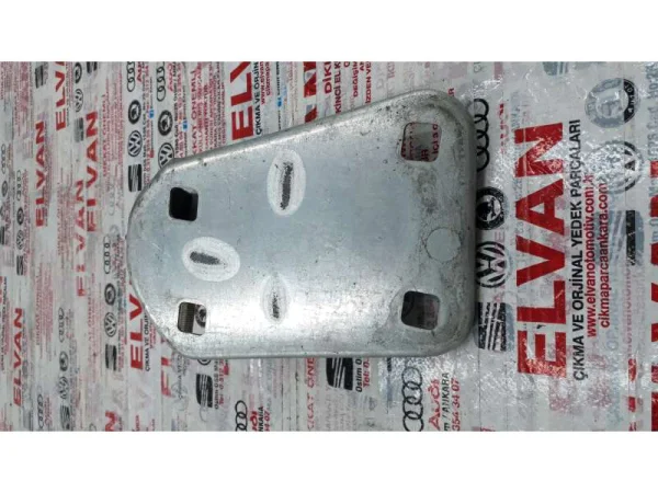 8P1857022A | Sağ Göğüs Bağlantı Demiri | Audi A3, RS 3 VAG