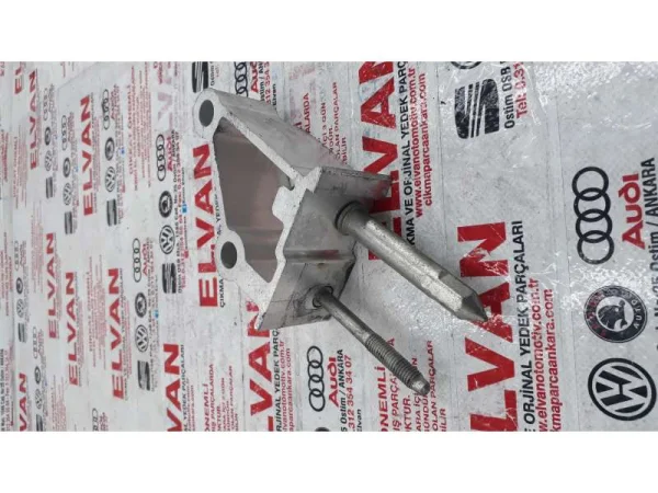 1K1857822D | Göğüs Bağlantı Braketi VAG