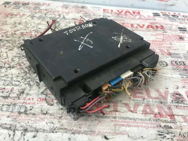 7L6937049AF | Konfor Beyni VAG